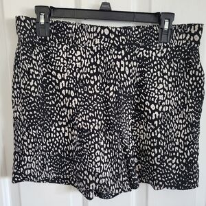Calvin Klein Women’s Black White Animal Print Shorts Size Medium